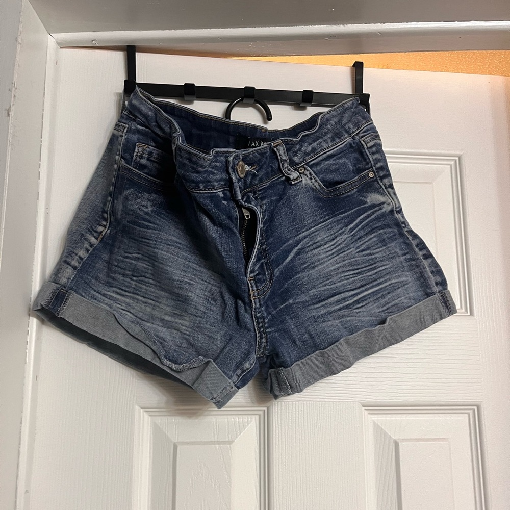 I believe these shorts are from Walmart